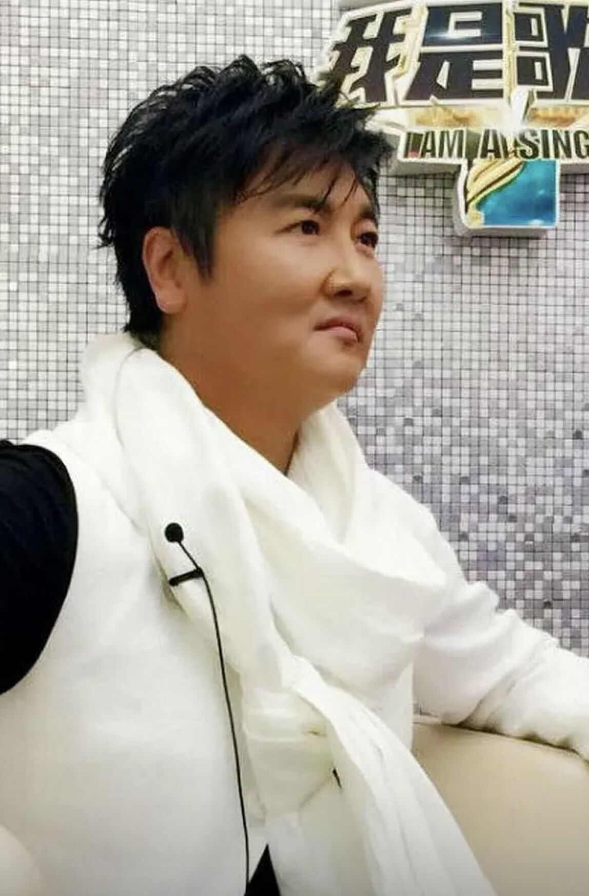 52岁孙楠罕见露面!近照暴瘦认不出,巴掌脸比奥运冠军杨倩小一圈