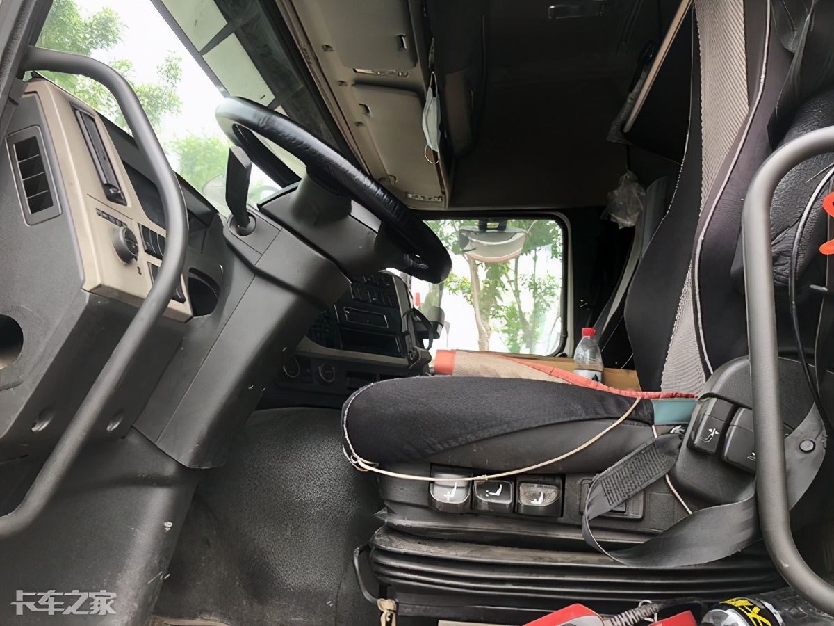 服役6年的沃尔沃FM牵引车，八成新却无人问津，令人唏嘘不已