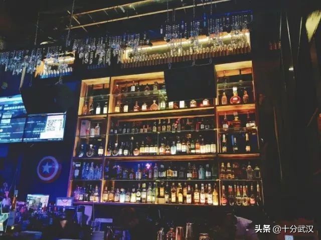 武汉酒吧排名前十名（武汉人气最高的酒吧排行榜）