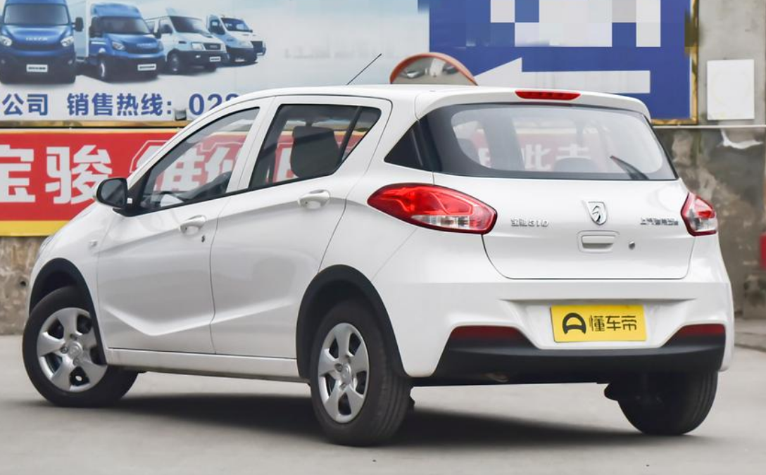 这款车的配置1宝骏310自动挡所搭载的手自一体自动变速器由上汽通用