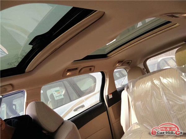 不要总是盯着别克GL8，这台进口丰田商务车，只要30多万，很划算