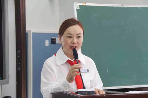 毕业后留校当辅导员，除了专业成绩之外，还需要哪些“特质”要求