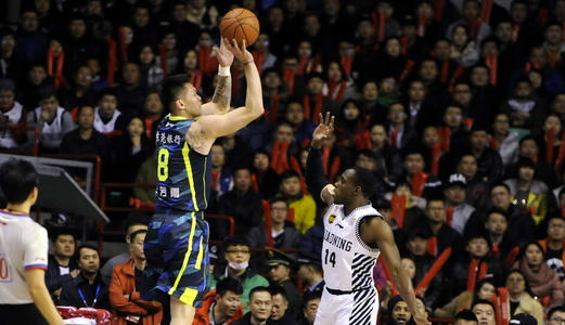 为什么nba球星拒绝男篮(当年朱芳雨为何拒绝NBA合同？其实不是没有实力)