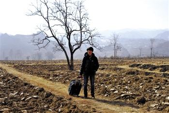 梁鸿《出梁庄记》：在梁庄，望故乡；出梁庄，见中国