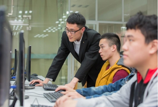 考上二本还有希望吗？这三个专业堪称“香饽饽”，未来不可限量