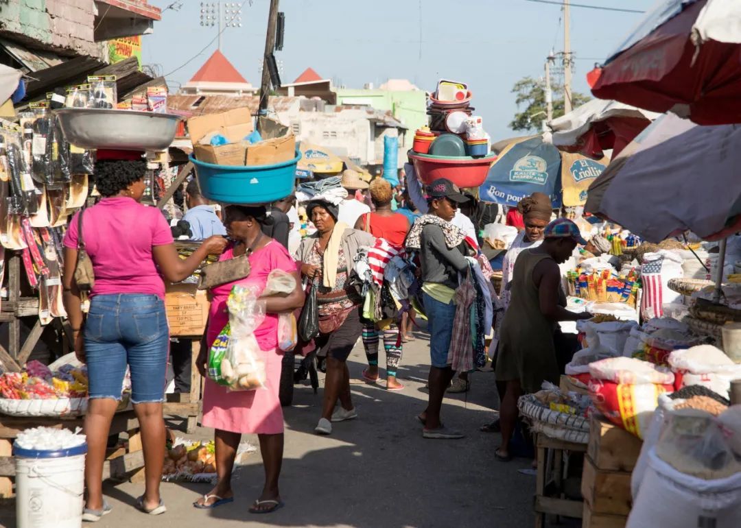海地处于美洲，且是世界上第一个黑人共和国，为何穷了500年？