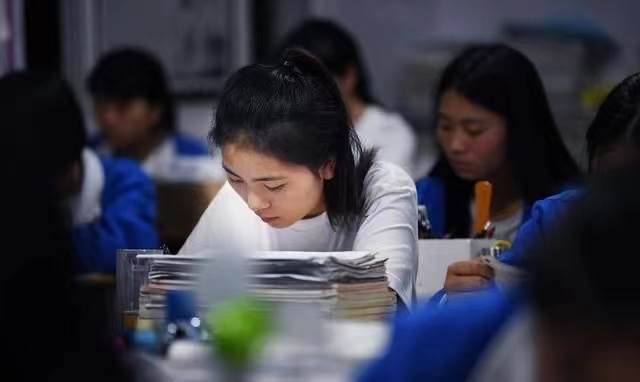 “读研”与“不读研”，两者之间有什么区别？看这3张图就了解了