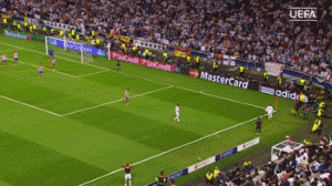 GIF-欧冠决赛内战那些经典瞬间！拉莫斯头球救主，特里T9泪洒赛场