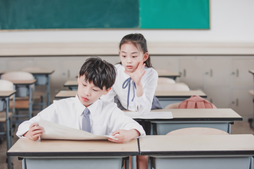 有学生陪读的成人高考补习班，我们看看，葫芦里到底卖的什么药