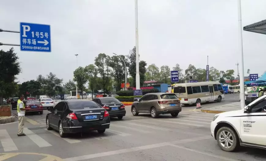 桂林北站站前东路全段禁停,违者罚200元记3分!以后怎么接送人?