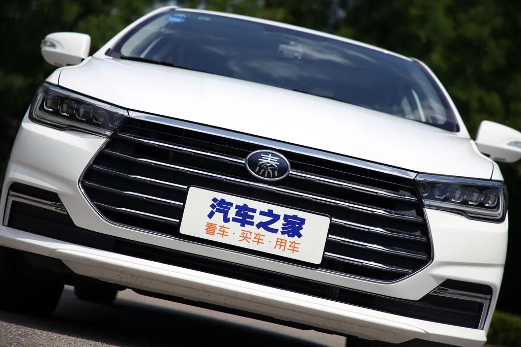 LED大灯美爆！一款实用的家用好车——试驾全新比亚迪秦
