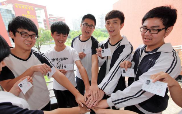 一年学费2.8万，还是民办二本，这样的大学值得去读吗？