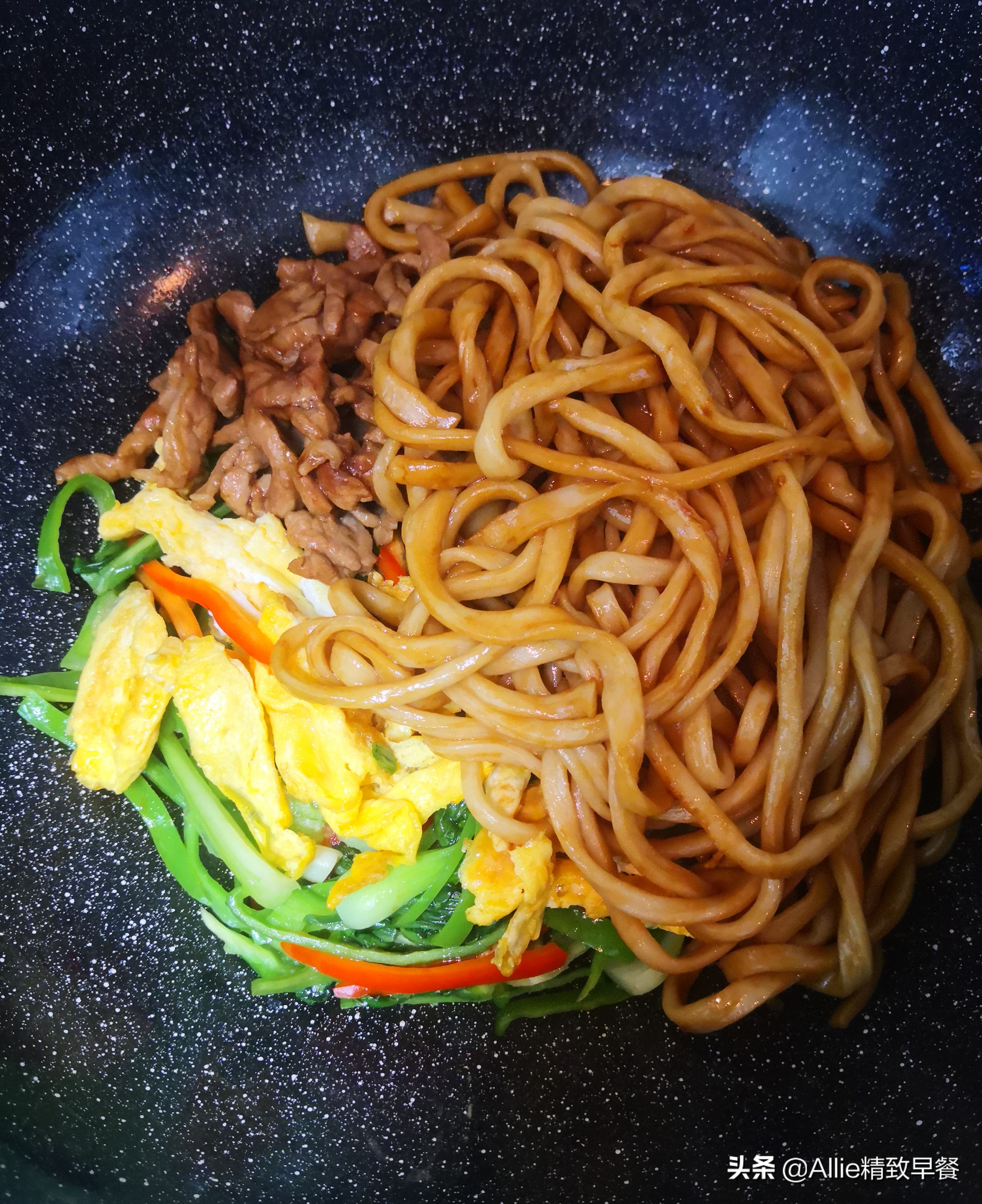 家常炒拉面有技巧，這樣做比面館都好吃還不油膩，食材多，真營養