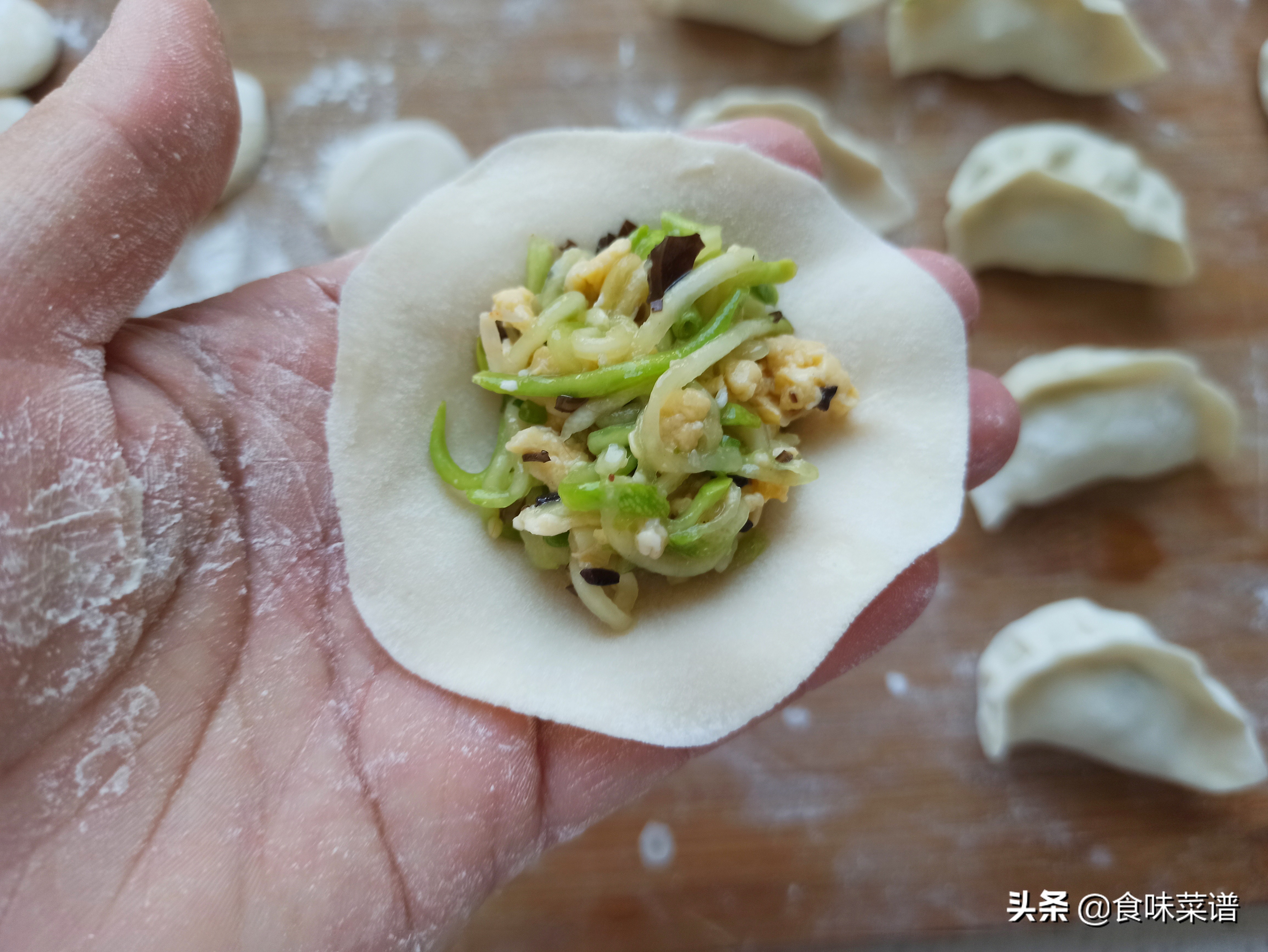 饺子应怎样和面？用凉水还是热水？很多人不懂，难怪饺子一煮就破