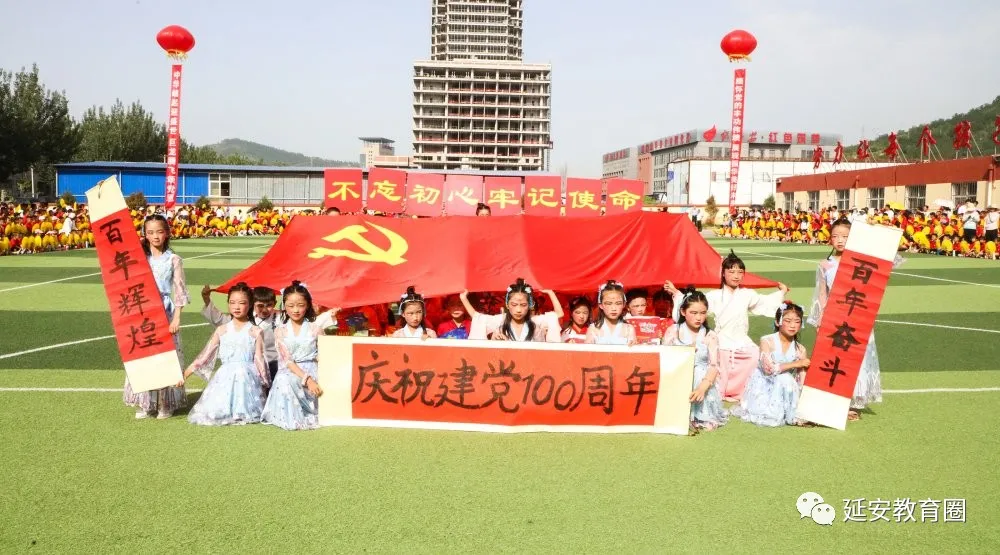 歌飞扬舞蹁跹，780名少年把她深情赞颂！