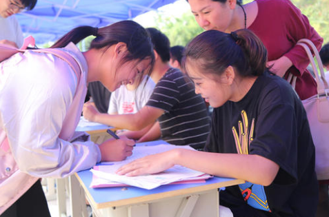 谁说学霸没有性别之分？清北新生入学报到，男女比例差距显著