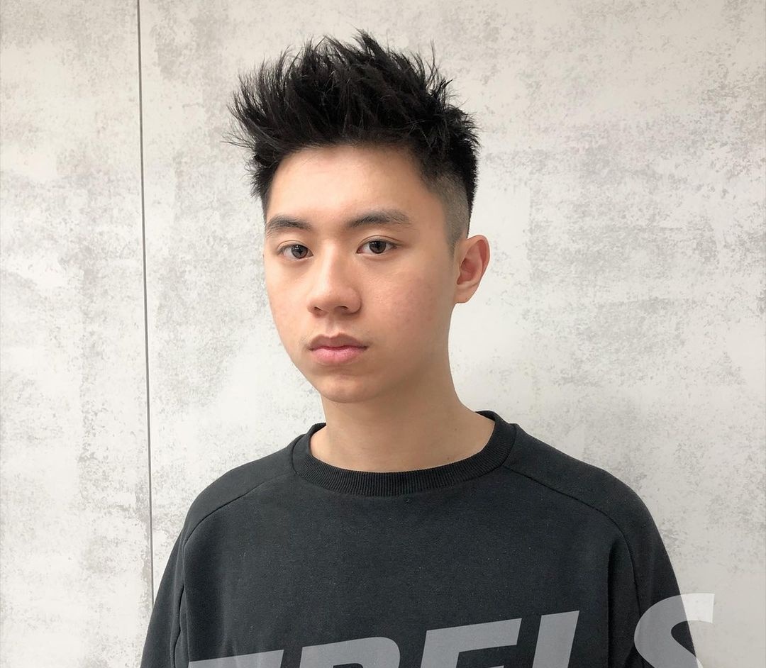 如今流行自然帅气的发型,清新阳光