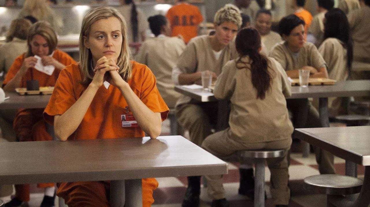 想抽根烟就得用身体去换,犯人出狱后更凄惨