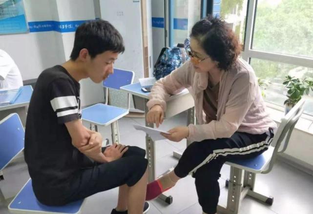 高考填报志愿也有“辅导班”，3000元的志愿咨询费，是智商税吗？