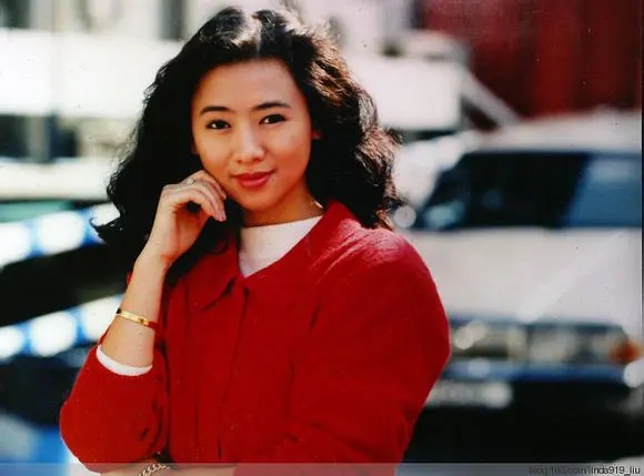 脱下的衣服难穿上！6位一脱成名的女星，无尽的争议下好多已息影