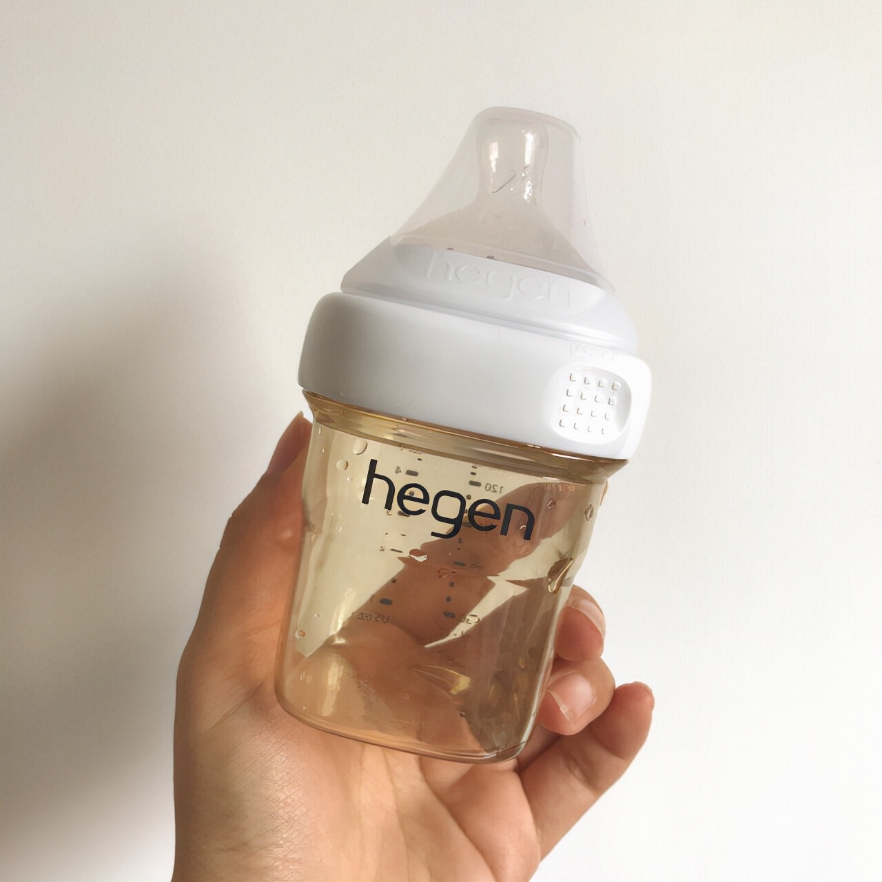 宝宝奶瓶也要分阶段？如何给宝宝选择合适的奶瓶？