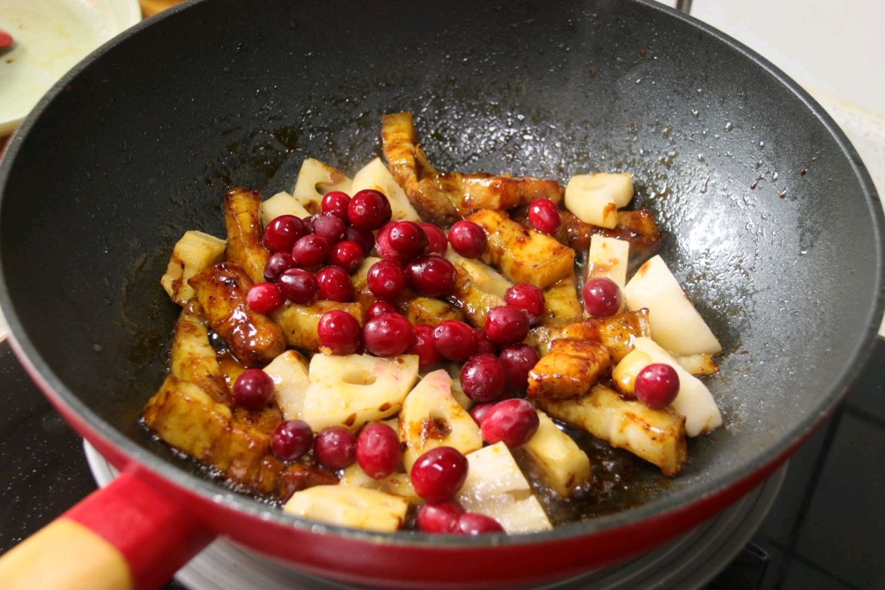 用蔓越莓来做一道红烧肉，酸甜够味，根本就停不下来