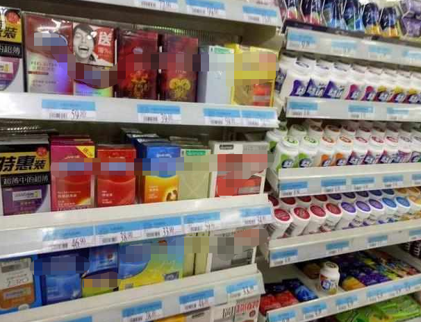 “我想要这个香蕉糖”，女儿指着收银台前避孕套，妈妈的回答绝了