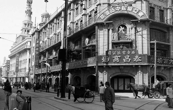 为日本战犯冈村宁次，作无罪辩护的中国律师江一平，晚年遭到报应