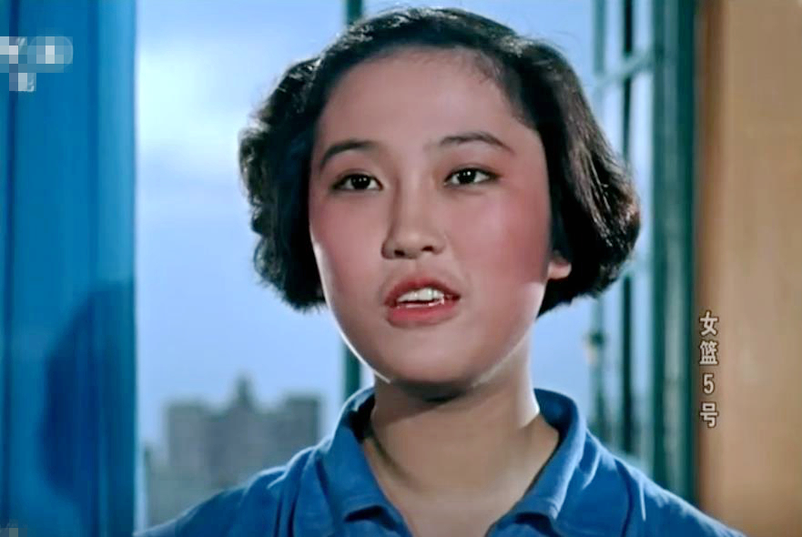 难忘《女篮5号》,刘琼去世,秦怡健在,5号饰演者曹其纬去哪了