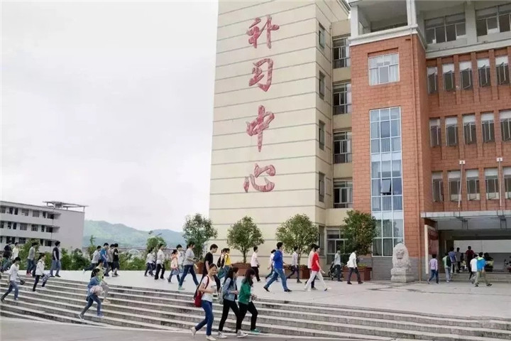 高考成绩出炉，毛坦厂本科破万，网友：不愧是亚洲最大的高考工厂