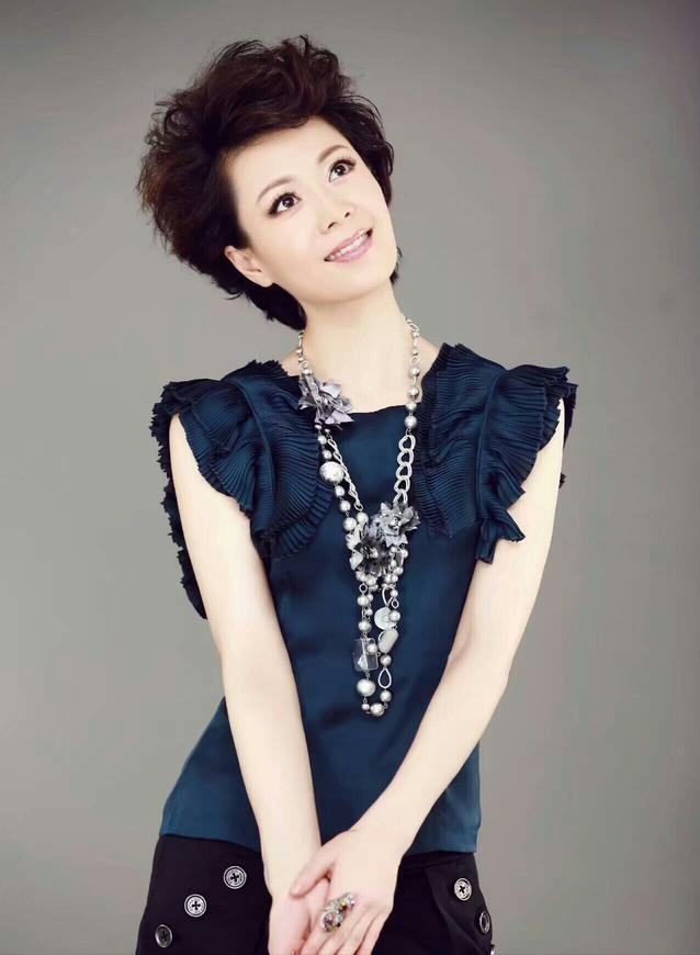 央視10大美女主持人，個(gè)個(gè)才貌雙全，董卿知性，海霞端莊