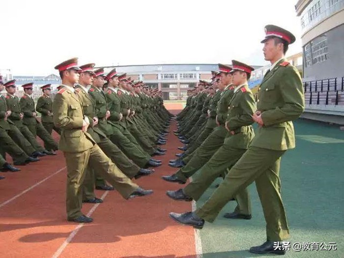 高考志愿：这4所军校实力不俗，录取分数线比较低，适合中等考生