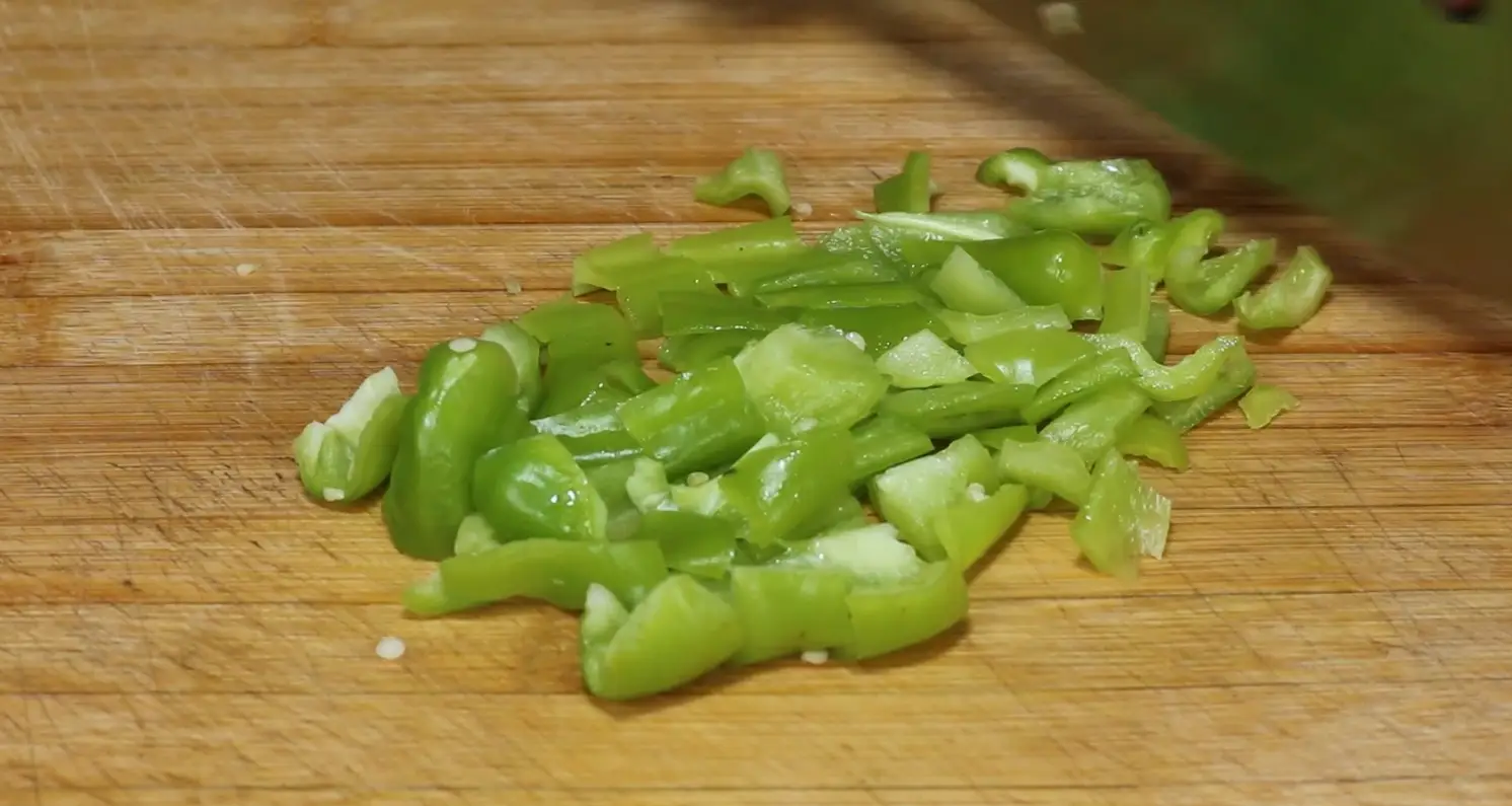 腊肠怎么做好吃又简单（腊肠焖饭最好吃的做法）