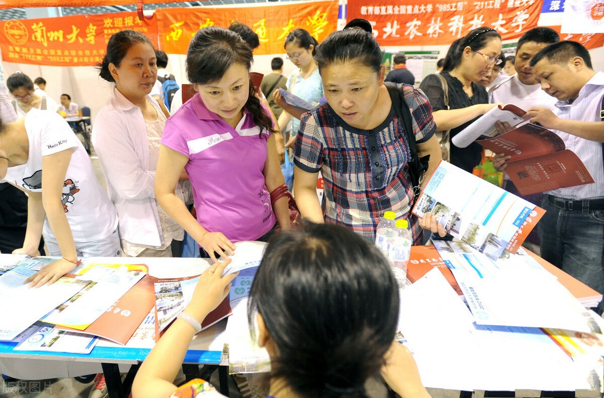 广东高考招生工作结束，录取率为75%，15万考生无缘大学