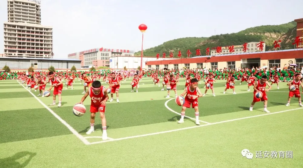 歌飞扬舞蹁跹，780名少年把她深情赞颂！