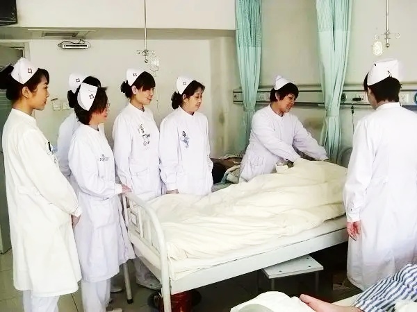 985高校的护理专业，降分进行招生，大量学生却说后悔报考