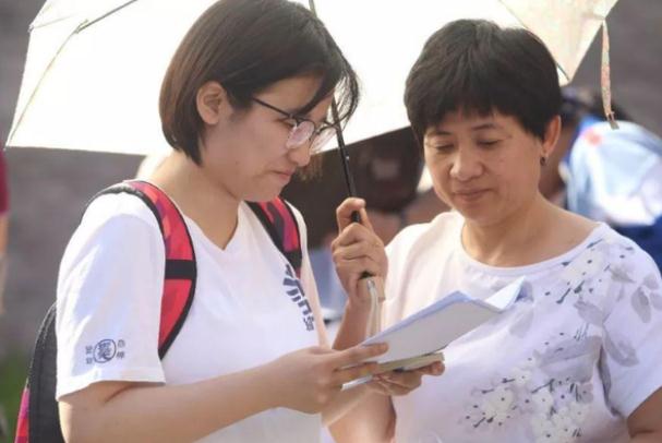 衡水中学落户深圳，学费一年12万，当地家长嘴上反对脚上却同意