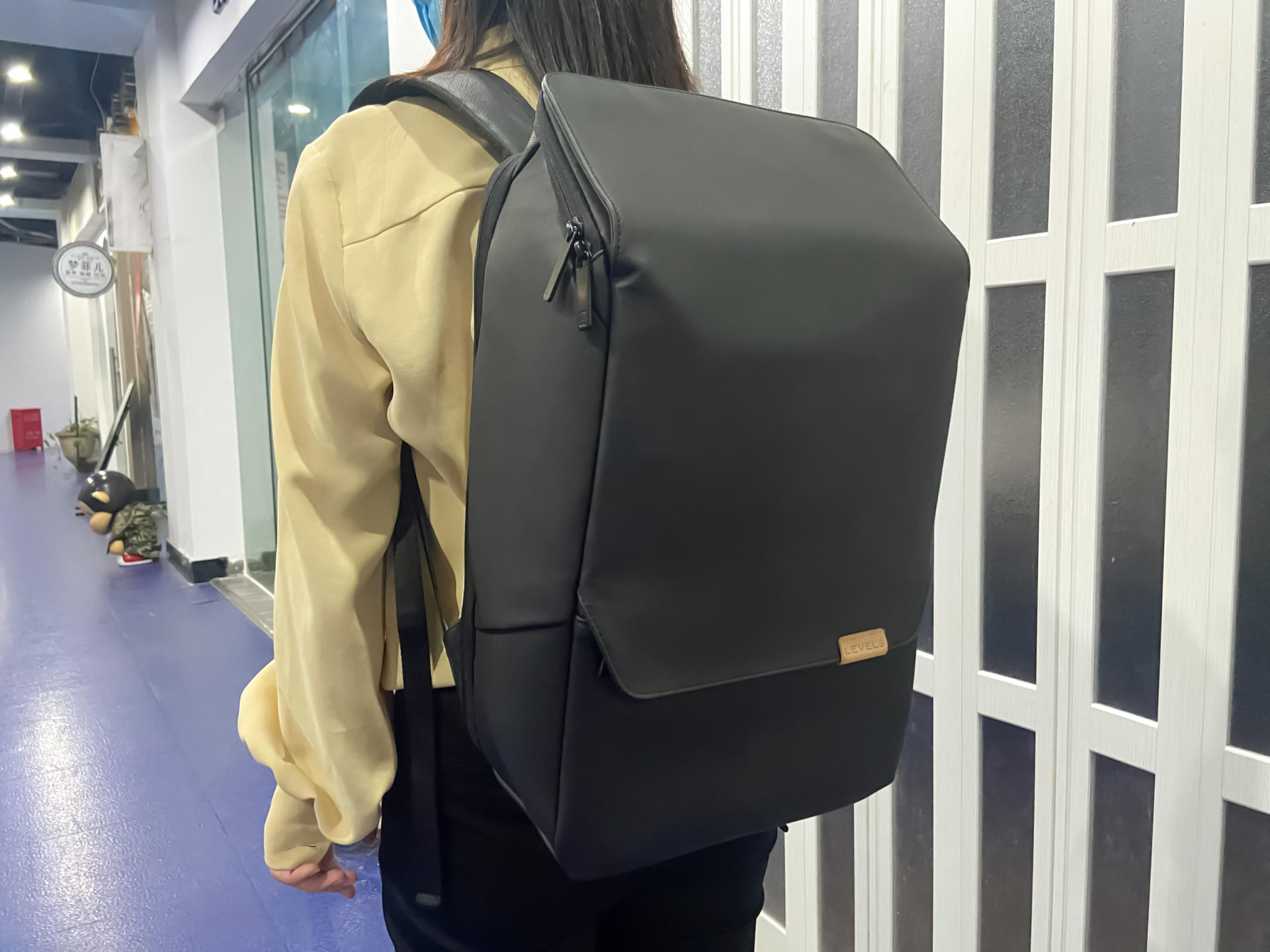 奋青日常通勤新装备 地平线8号LEVEL8都市双肩包