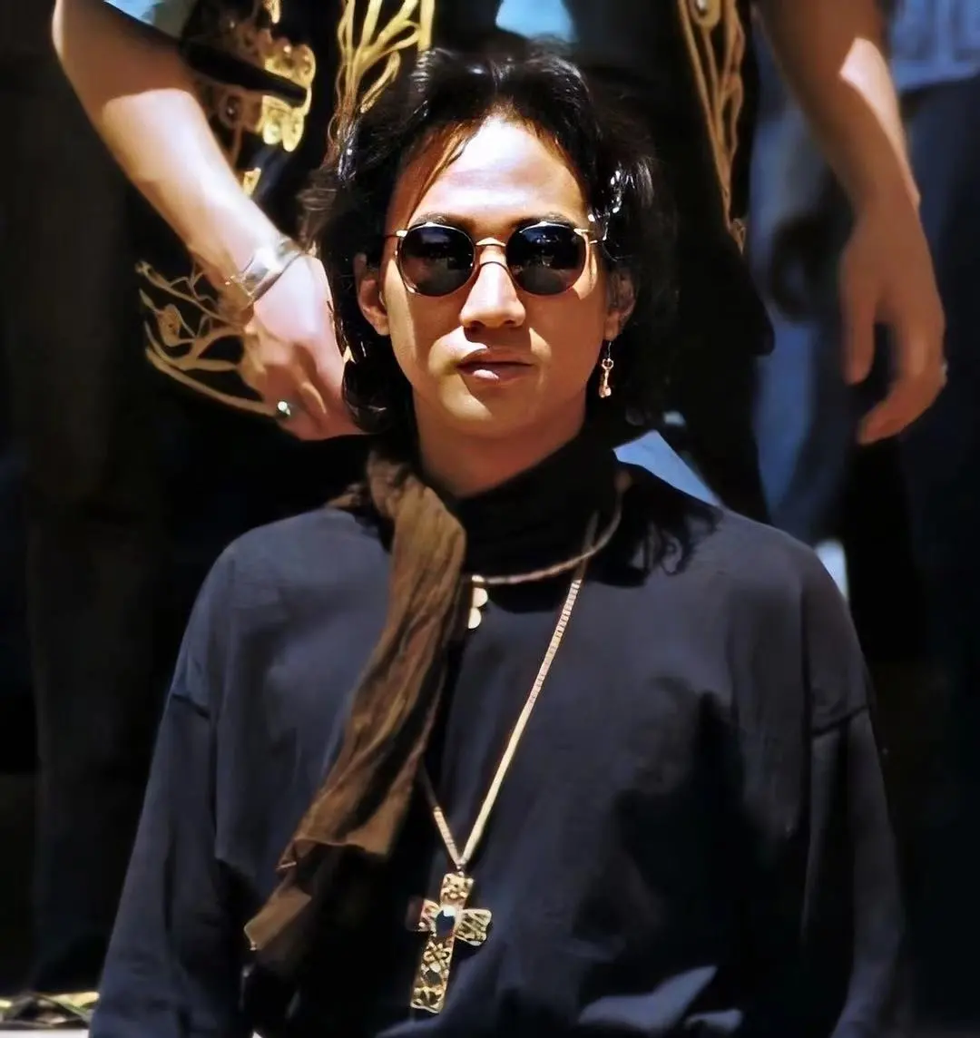 黄家驹去世28年,粉丝纷纷悼念,你还记得他留下了哪些传奇么?