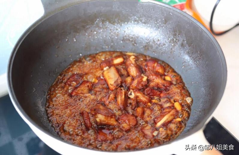 做糖醋排骨，掌握好三个步骤，排骨又好看又好吃，颜色红亮味道香