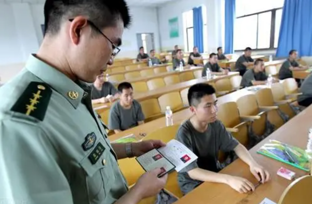 高考500分左右报考这4所军校，毕业就业“铁饭碗”，中等生别错过