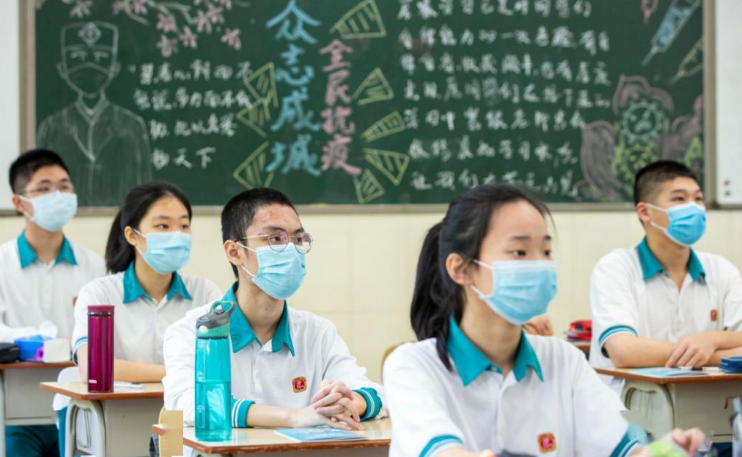 教师迎来“新变动”，部分教师或存在失业风险，铁饭碗未必铁