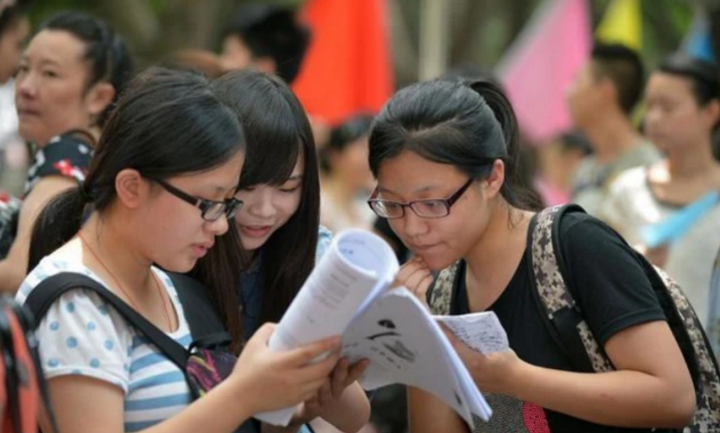 2021年高考“本科线”将上涨？考生估分都很高，高考大年成定局？