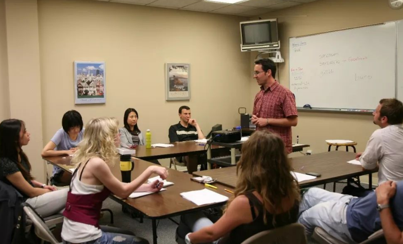 双减政策实施后，“英语学科”地位不保，以山体滑坡般的速度下降