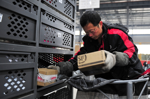 给400万快递小哥涨一毛钱，谁来买单？