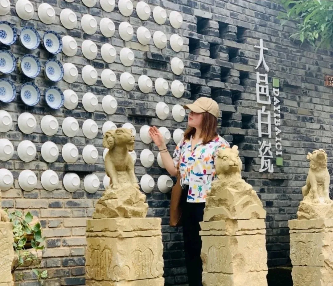 成都1.5刹拢!这个小众森林古镇,清凉耍水、网红拍照、喝茶休闲