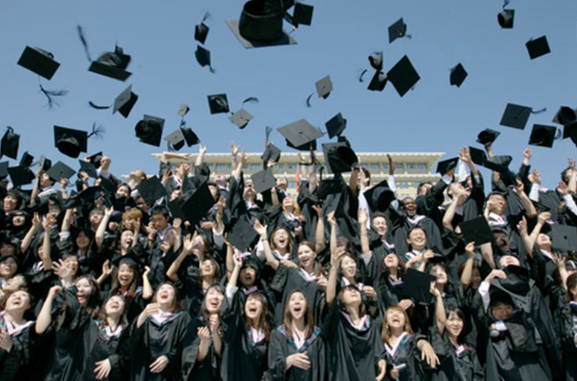 大学一个班多少人（一个班级的学生）