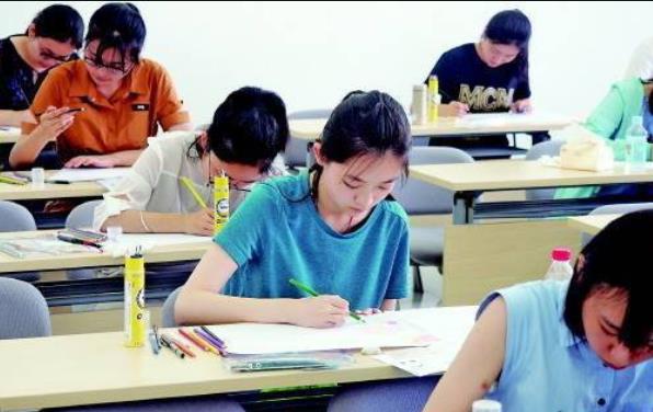 高考当天为什么不能穿校服？原因或不止一条，听听老师怎么说