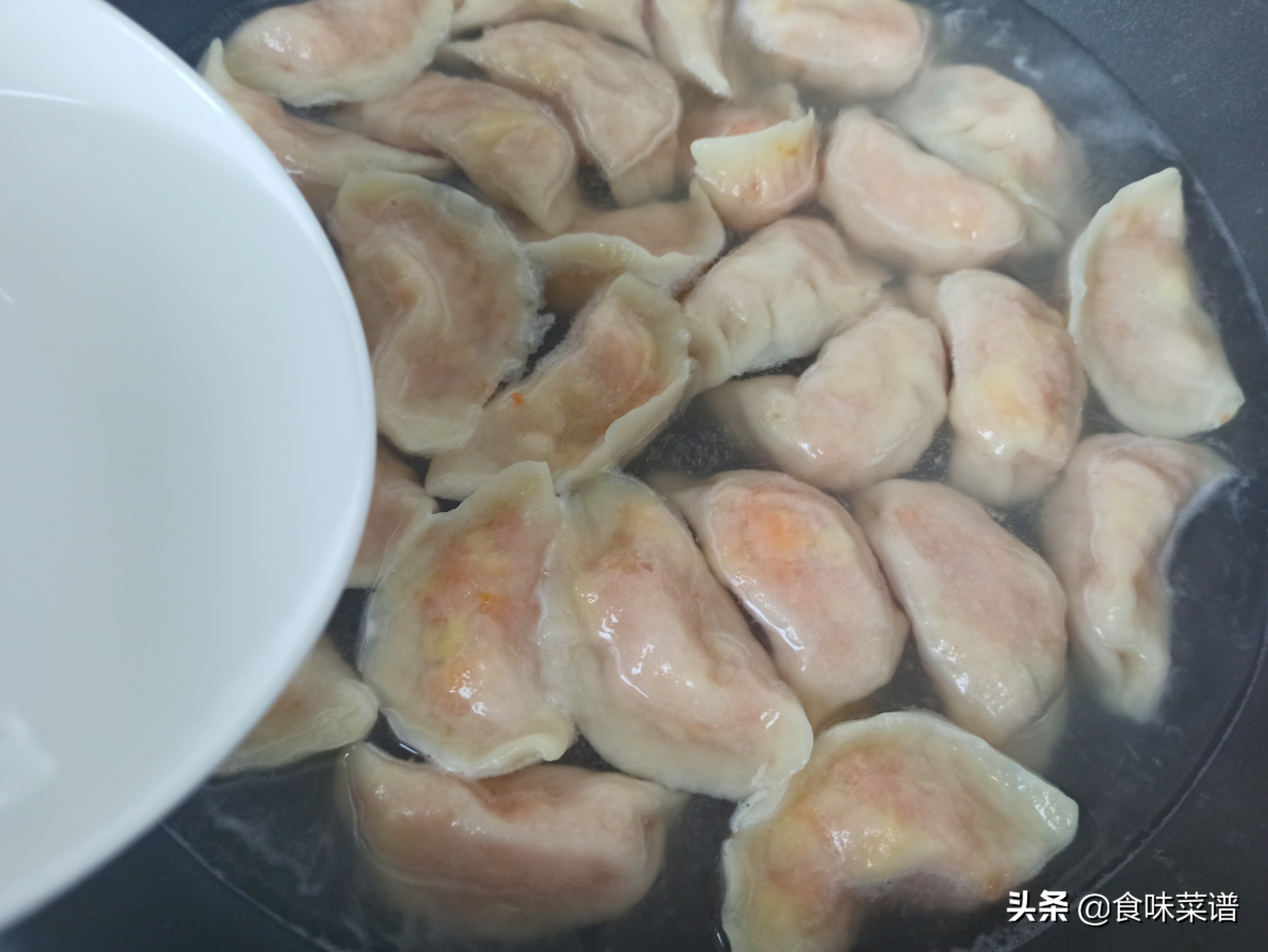 胡萝卜包饺子，营养美味又解馋，还能增强免疫力，一次3盘不够吃