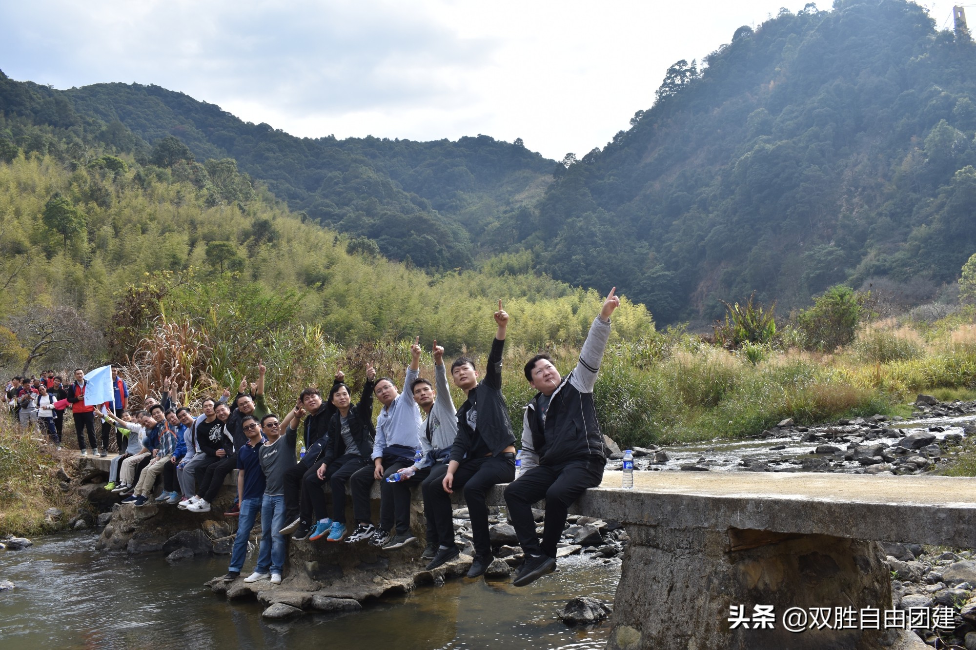 吹响徒步口号，踏上人生旅程